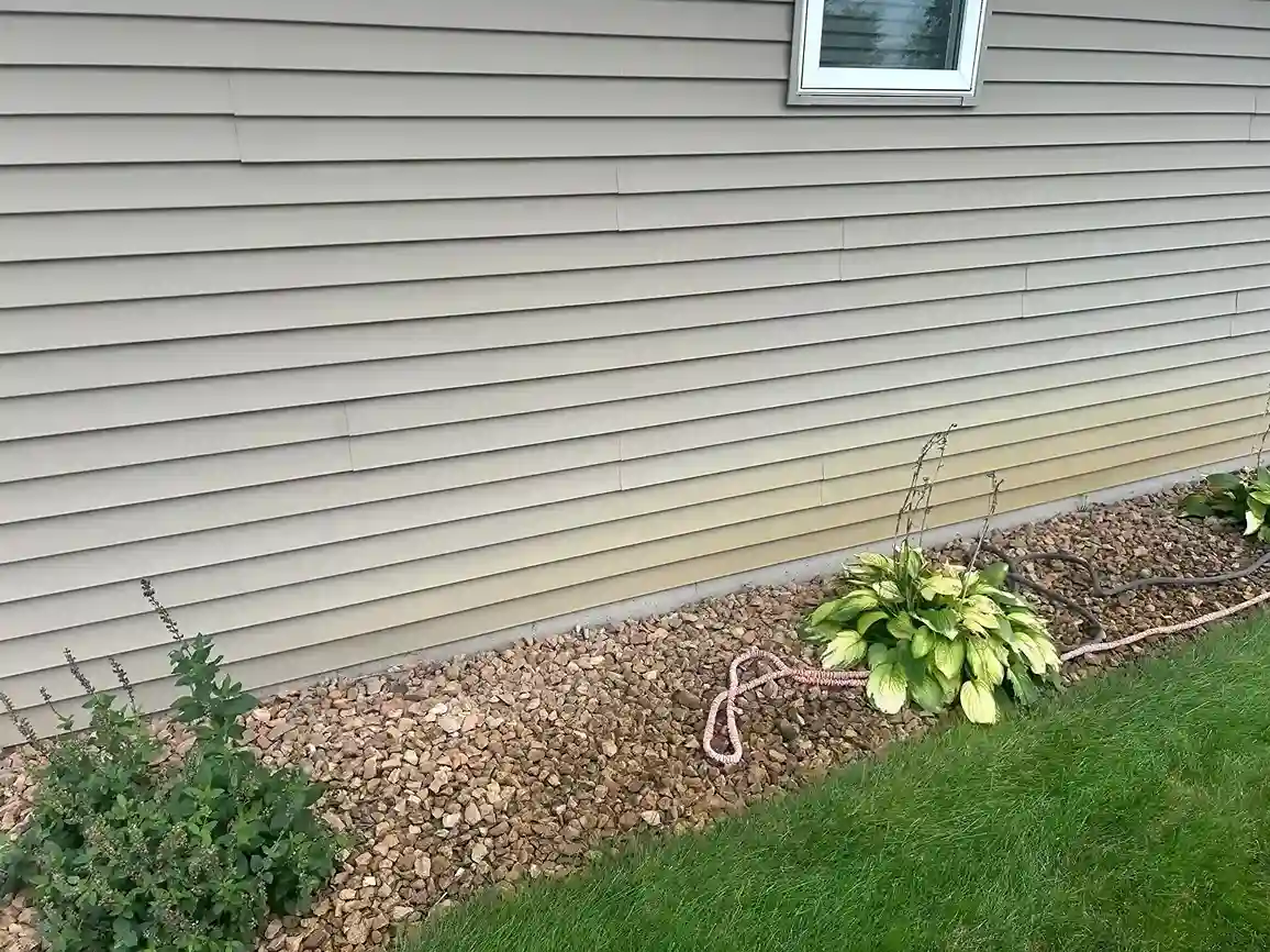 Safe low-pressure exterior siding cleaning protecting paint and caulking