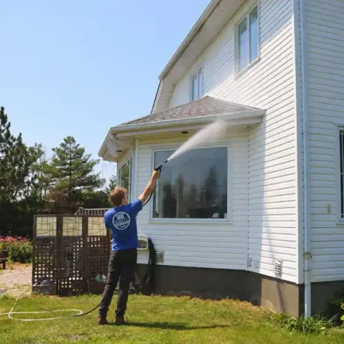 Gentle low-pressure soft washing for vinyl and aluminum siding in Morris MN
